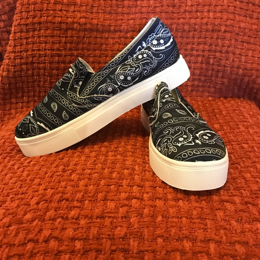 Black  & White Platform Bandana Slip-Ons NWOT